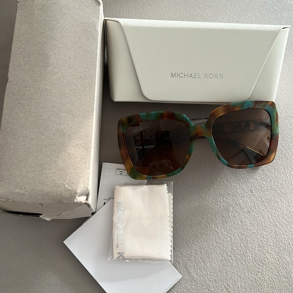 Michael  KORS , Sunglasses 😎 💯 authentic - Picture 3 of 7